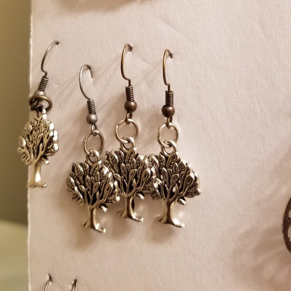 Dangling earrings - Picture 2 of 3